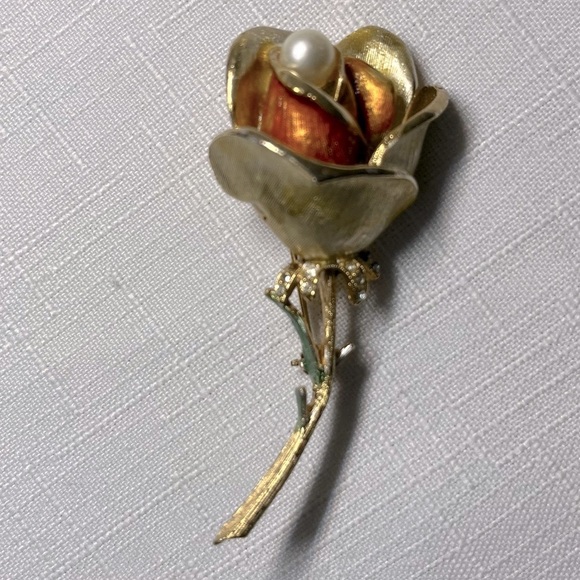 Vintage ART Gold Single Rose Brooch with Pearl & Enamel Accent. STAMPED - Picture 5 of 7